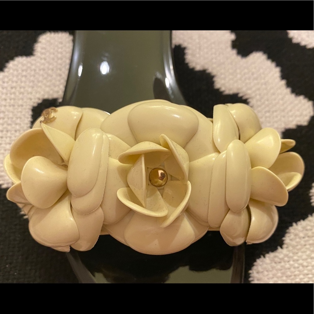 Chanel jelly shoes sandals Camilla flowers beige - Picture 7 of 14